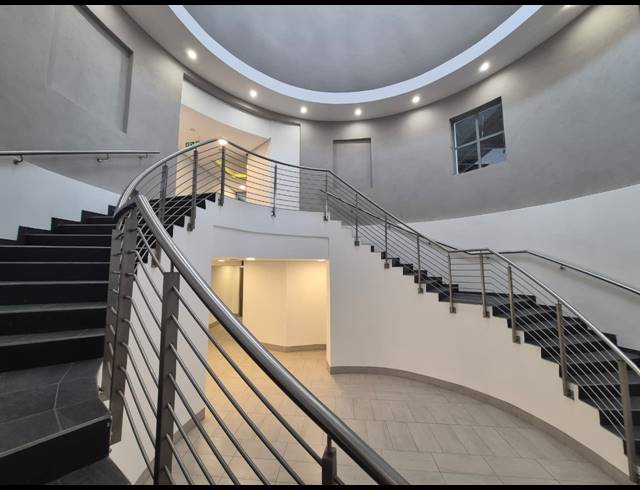 1,099M² OFFICE TO LET IN SANDTON CENTRAL